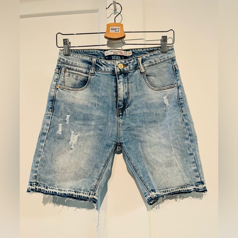 Zara 26 (fits XXS-XS) Distressed Denim Shorts